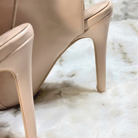 MACK J Studded Pointy Toe Heels Cream/Nude Sizes From 5.5 - 11 - Picture 7 of 7
